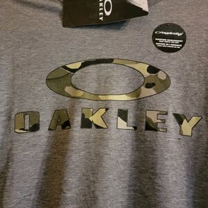 NWT Oakley Gray Camo Logo T-Shirt